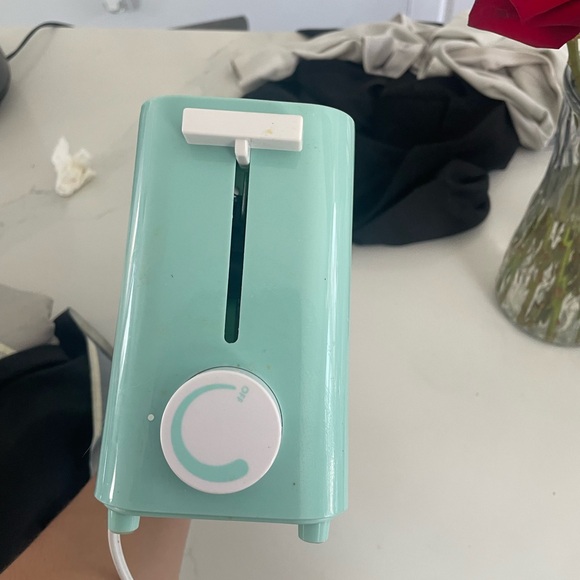 Mini One-Slice Toaster - Picture 4 of 5